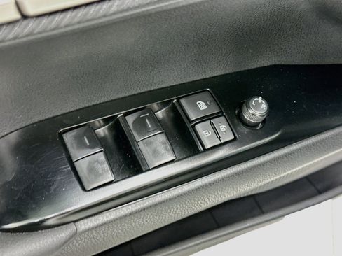 Used 2025 Toyota Camry SE FWD image 15