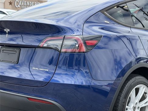 Used 2023 Tesla Model Y AWD image 10