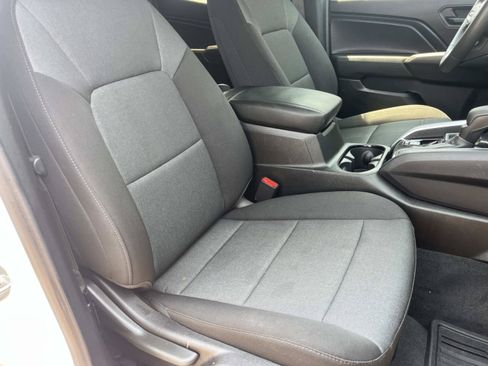 Used 2025 Chevrolet Colorado W/T RWD image 23