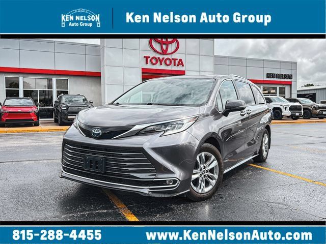 Used 2021 Toyota Sienna Limited AWD/4WD image 1