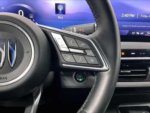 Used 2025 Buick Enclave Preferred FWD image 24