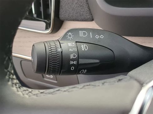 New 2026 Volvo XC90 B6 Plus w/ Protection Package Premier image 25