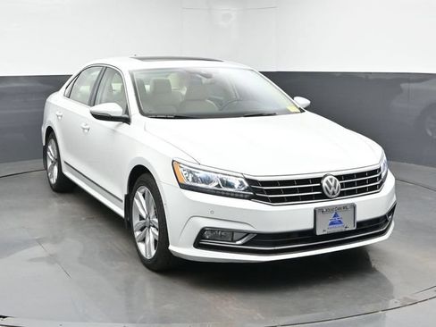 Used 2016 Volkswagen Passat 3.6 SEL Premium FWD image 2