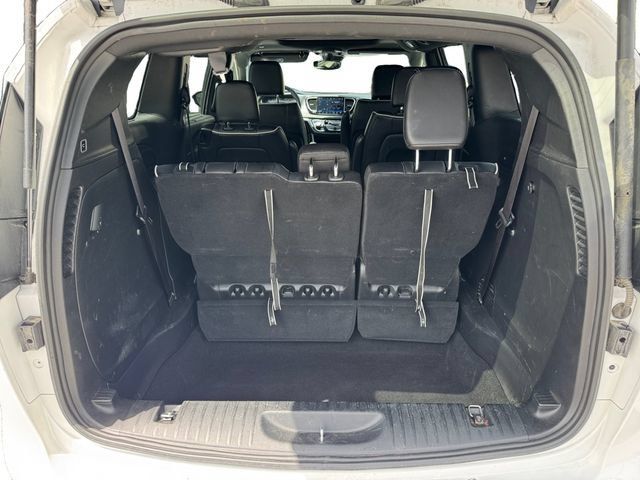 Used 2025 Chrysler Pacifica Limited FWD image 18