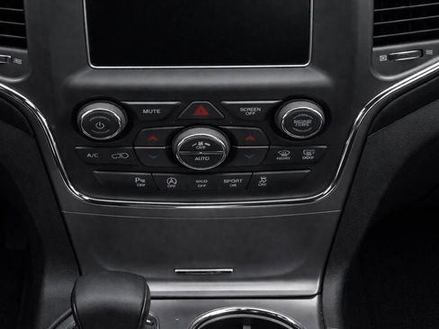 Used 2019 Jeep Grand Cherokee Laredo AWD/4WD image 16