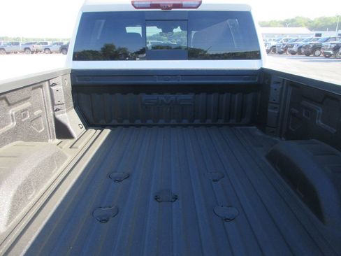 New 2026 GMC Sierra 2500 AT4 w/ AT4 Premium Plus Package AWD/4WD image 6