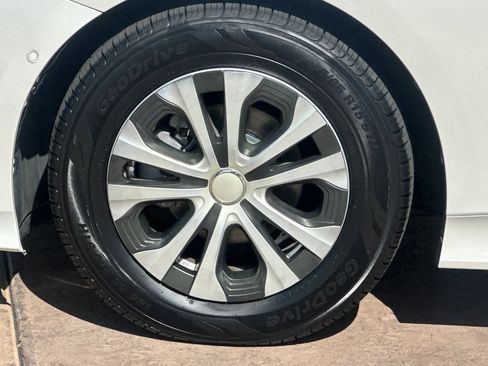 Certified 2020 Toyota Prius LE w/ Carpet Mat Package image 34