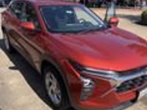Used 2024 Chevrolet Trax LS w/ LS Convenience Package FWD image 1