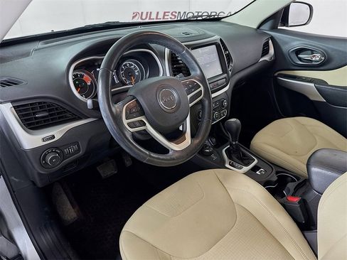 Used 2017 Jeep Cherokee Latitude w/ Safety/Convenience Group image 9