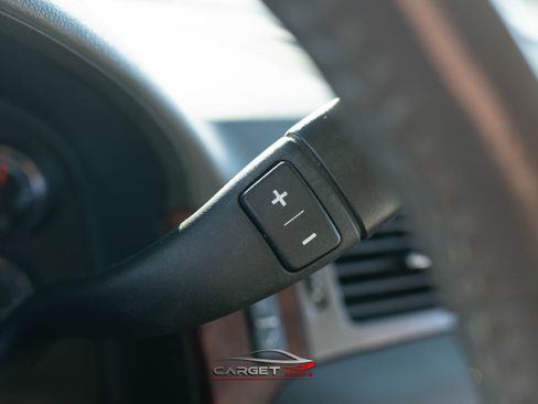 Used 2011 Chevrolet Avalanche LTZ image 25