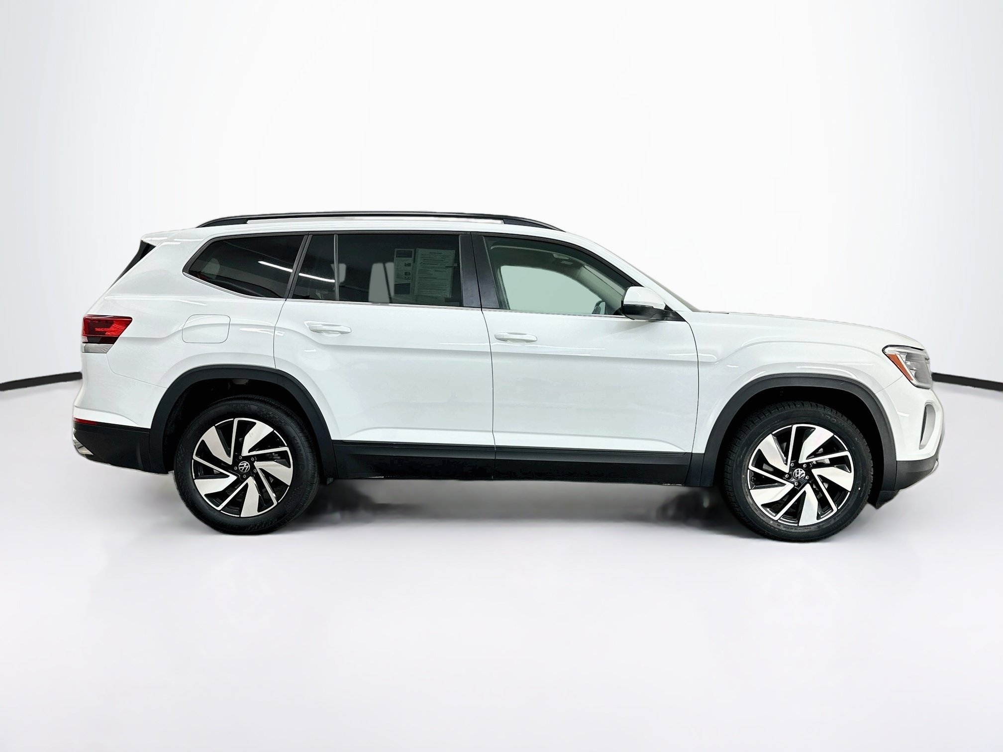 Used 2025 Volkswagen Atlas SE AWD/4WD image 10