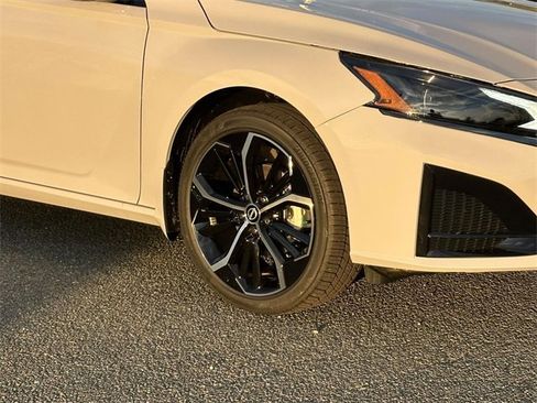 New 2025 Nissan Altima 2.5 SR w/ SR Premium Package image 7
