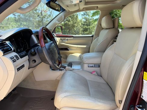 Used 2013 Lexus LX 570 4WD w/ Luxury Pkg image 35