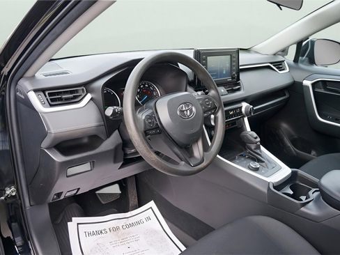 Used 2021 Toyota RAV4 LE image 14