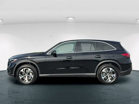Used 2025 Mercedes-Benz GLC 350e 4MATIC image 4