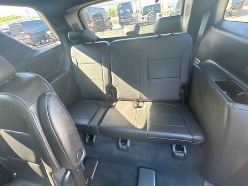 Used 2022 Chevrolet Traverse LT w/ LT Premium Package AWD/4WD image 26