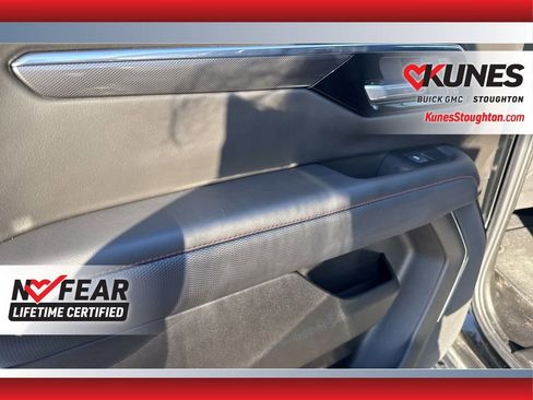 Used 2025 Chevrolet Suburban RST image 15