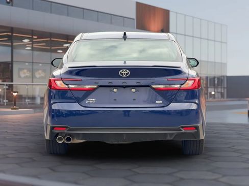 Used 2025 Toyota Camry SE image 5
