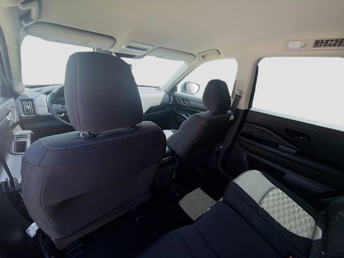 Used 2024 Nissan Pathfinder S FWD image 25