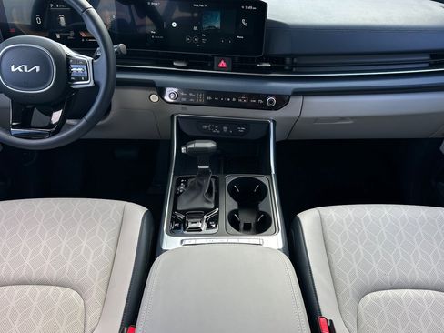 Used 2026 Kia Carnival EX image 15