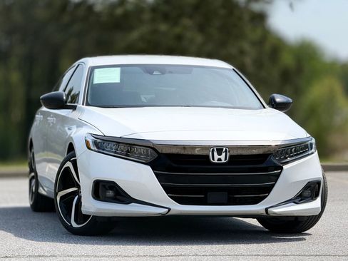 Used 2022 Honda Accord Sport image 4