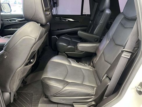 Used 2018 Cadillac Escalade Platinum image 12