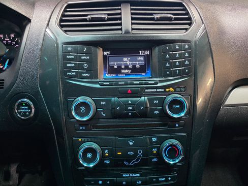 Used 2016 Ford Explorer XLT image 33