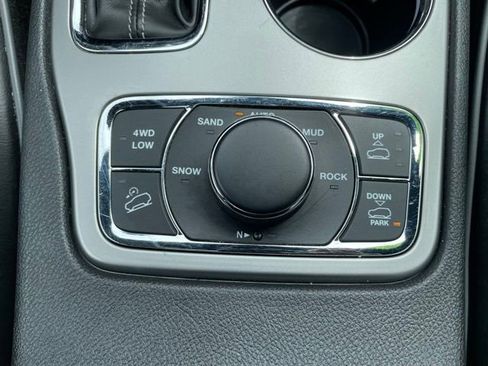 Used 2021 Jeep Grand Cherokee Overland AWD/4WD image 23