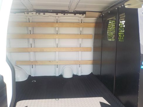 Used 2023 GMC Savana 2500 w/ Driver Convenience Package image 9