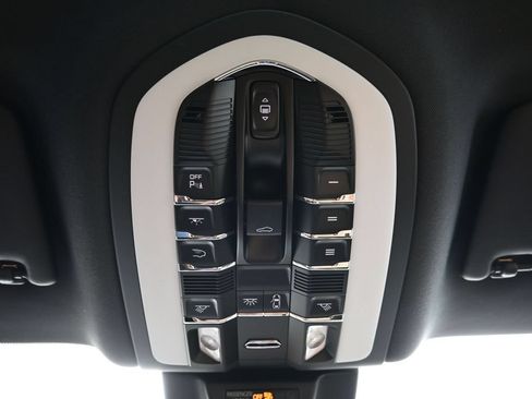 Certified 2024 Porsche Macan AWD/4WD image 26