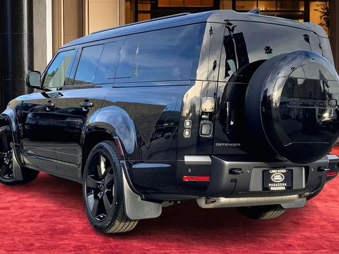 New 2026 Land Rover Defender 130 X-Dynamic SE image 3