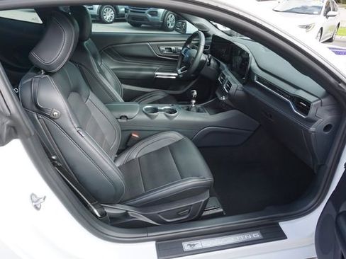 Used 2025 Ford Mustang GT Premium image 3