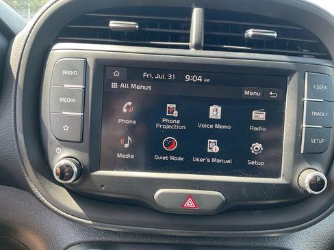Used 2025 Kia Soul LX w/ LX Technology Package FWD image 27