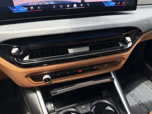 New 2025 BMW 330i Sedan w/ Convenience Package RWD image 28