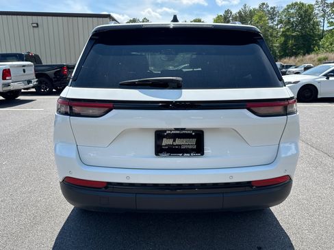 Certified 2024 Jeep Grand Cherokee Altitude RWD image 6