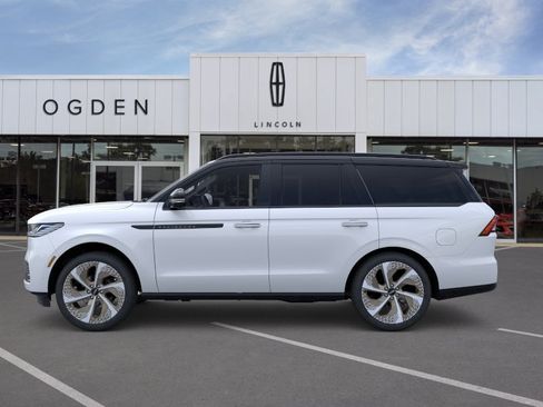 New 2026 Lincoln Navigator Black Label w/ Black Label Special Edition AWD/4WD image 3