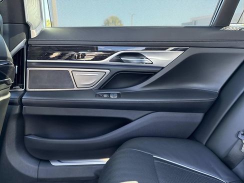 Used 2022 BMW 750i xDrive w/ Executive Package image 17