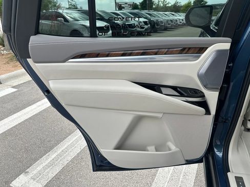 New 2026 Cadillac Escalade Platinum Sport w/ LPO, ONYX Package image 21