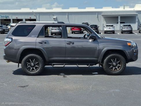 Used 2021 Toyota 4Runner SR5 AWD/4WD image 4