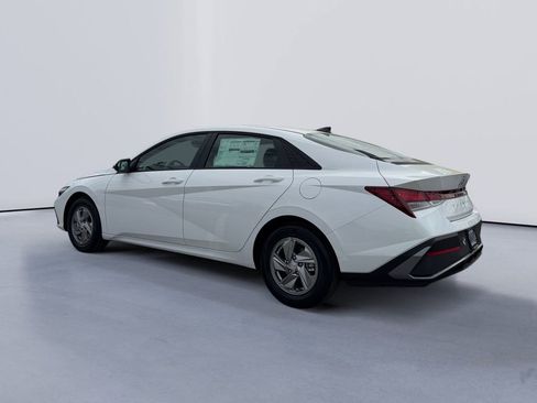 New 2026 Hyundai Elantra SE FWD image 5