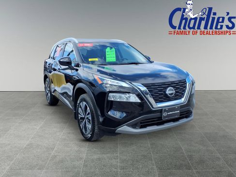 Used 2023 Nissan Rogue SV w/ SV Premium B Package image 3