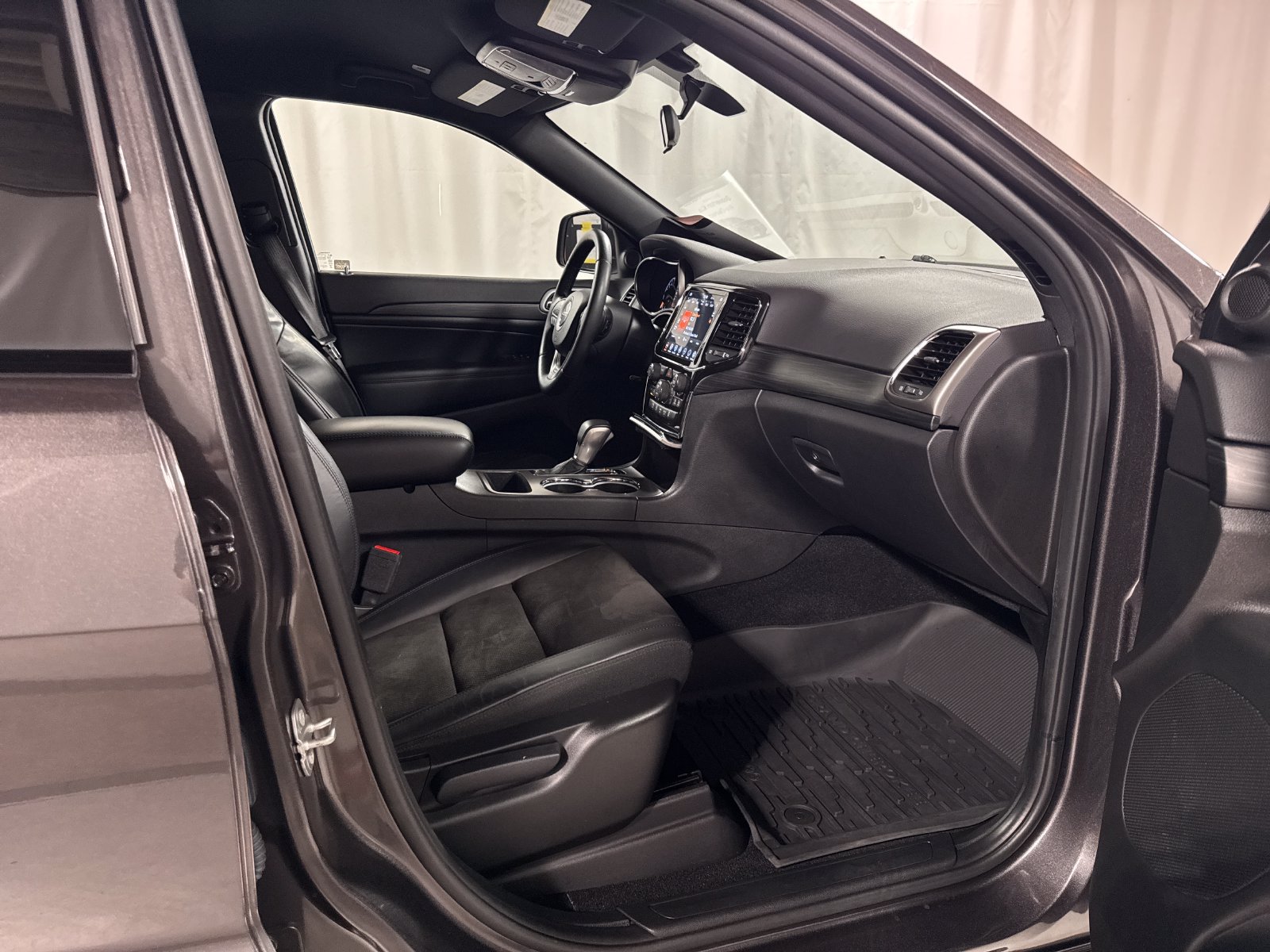 Used 2021 Jeep Grand Cherokee Laredo X AWD/4WD image 15