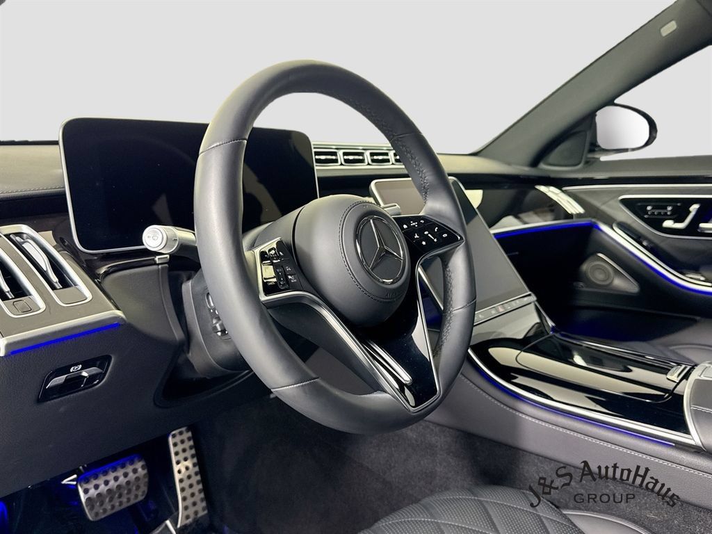 Used 2025 Mercedes-Benz S 580 4MATIC Sedan w/ AMG Line Package image 9