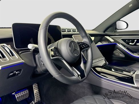 Used 2025 Mercedes-Benz S 580 4MATIC Sedan w/ AMG Line Package image 9