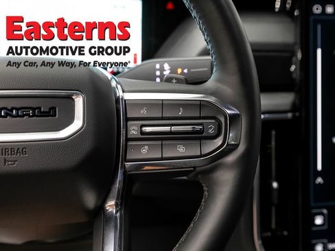Used 2025 GMC Yukon Denali AWD/4WD image 16