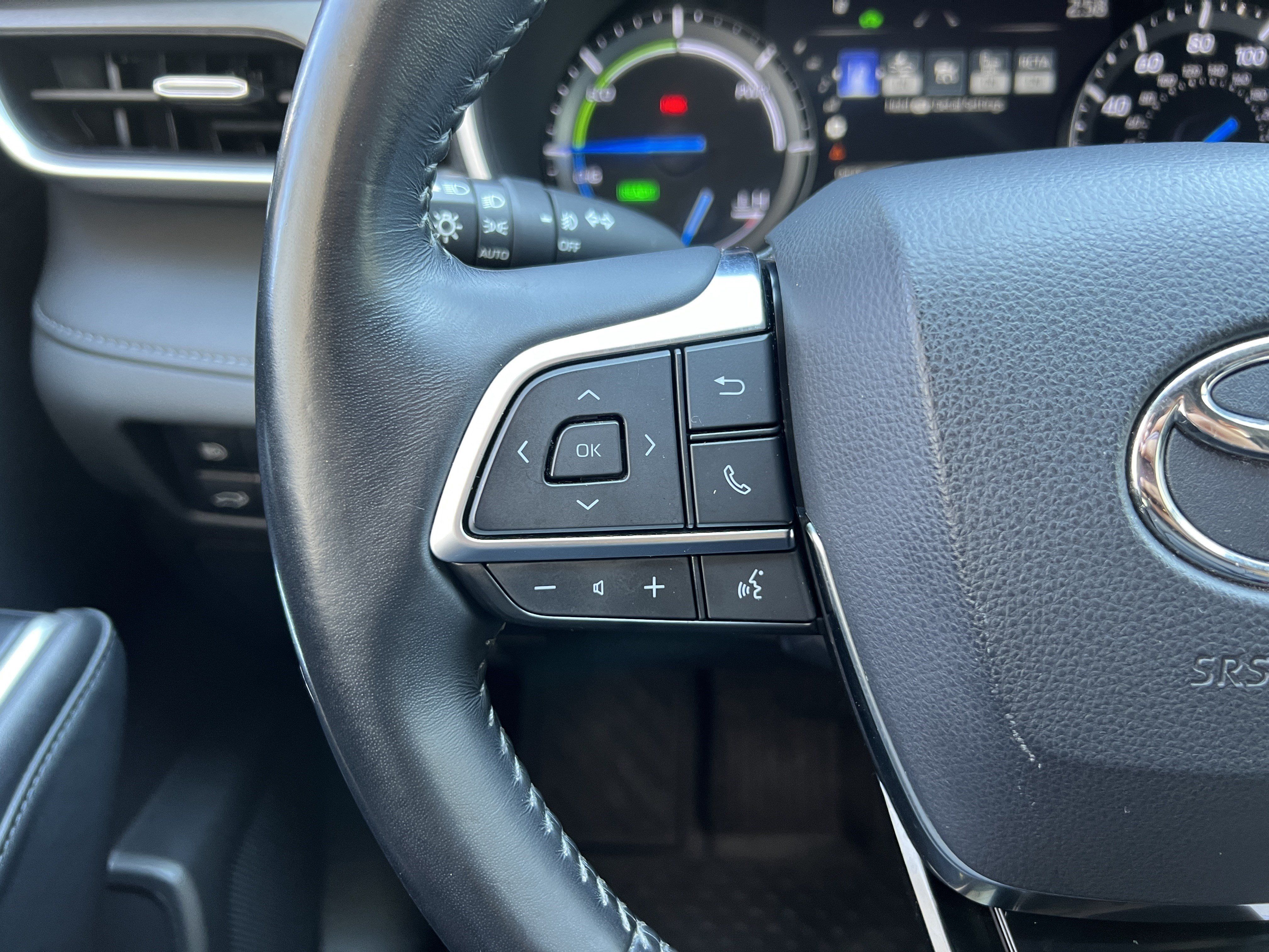 Used 2021 Toyota Highlander XLE AWD/4WD image 30