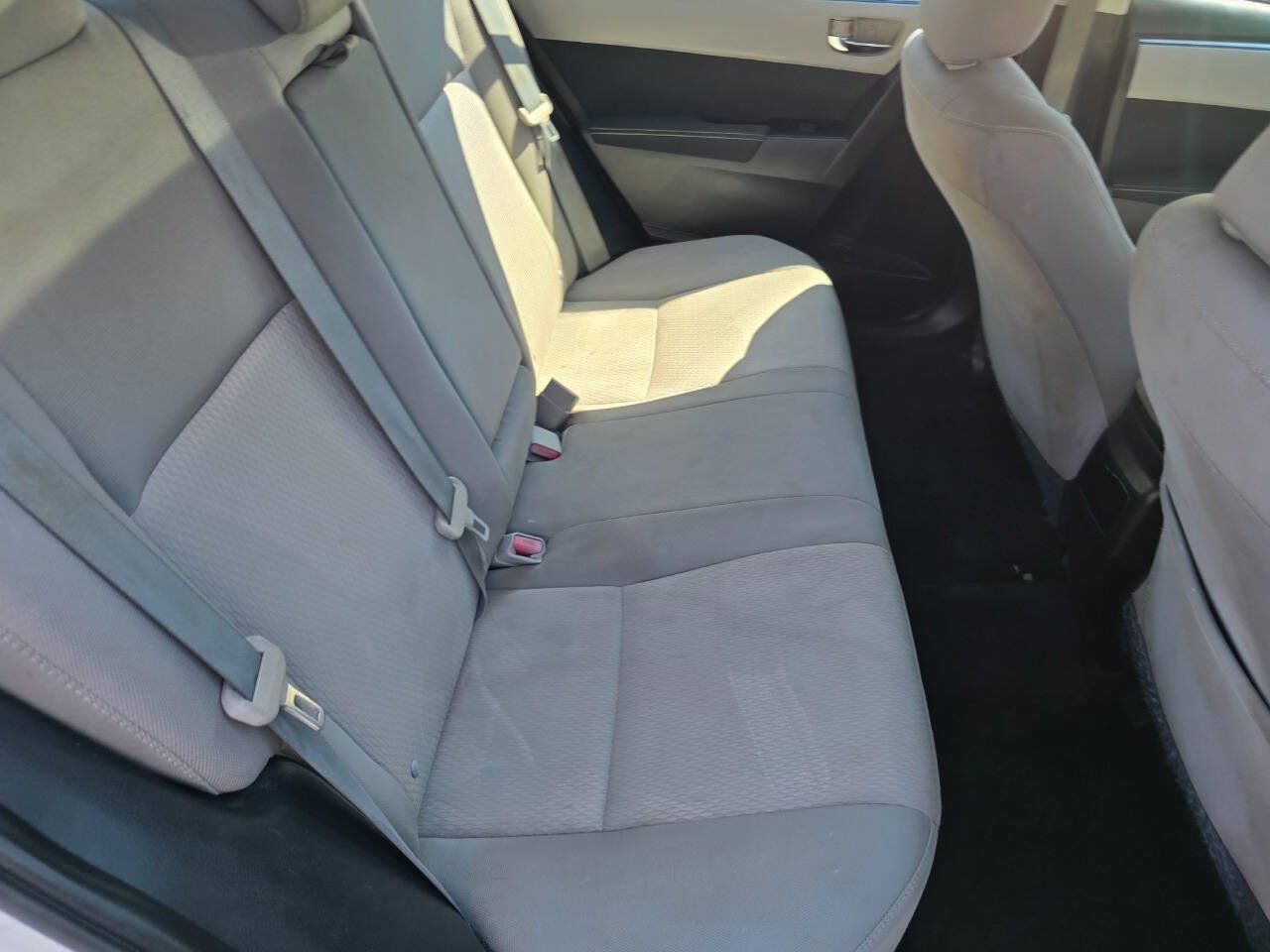 Used 2015 Toyota Corolla LE FWD image 25