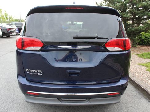 Used 2019 Chrysler Pacifica Touring-L FWD image 7