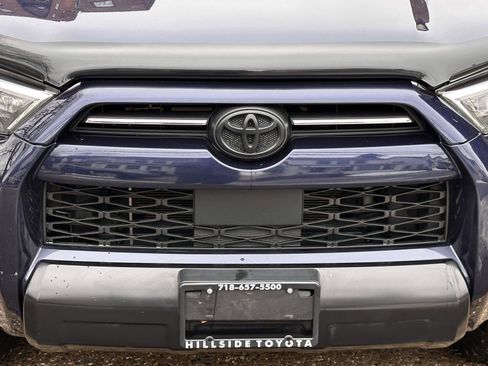 Used 2021 Toyota 4Runner Venture w/ Moonroof Package image 9