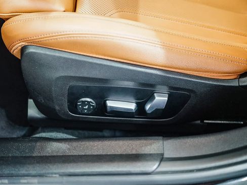 Used 2023 BMW 330i Sedan w/ Driving Assistance Package image 21